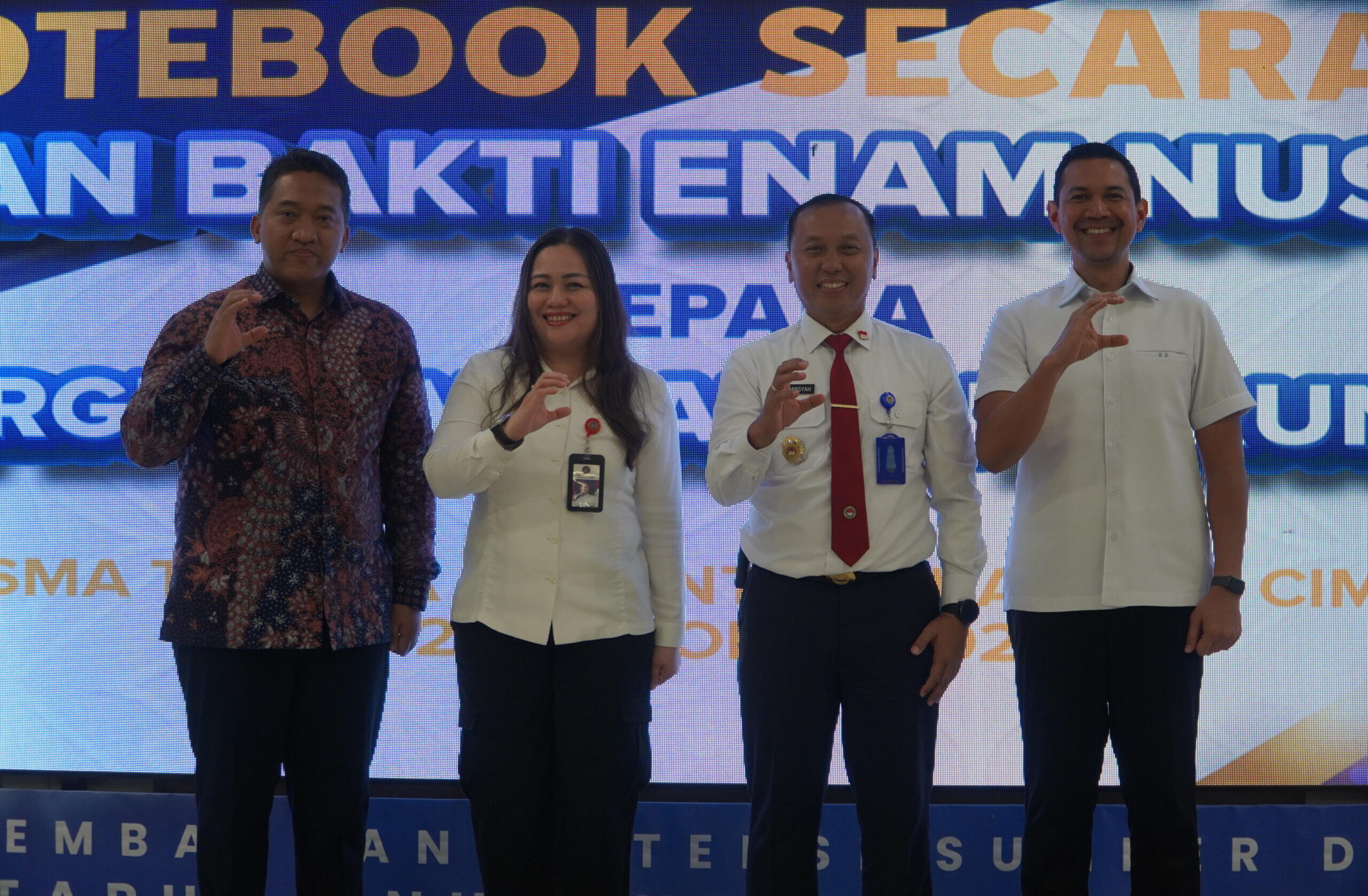 Wujud Bakti Alumni: Yayasan Bakti Enam Nusantara Serahkan Hibah Notebook untuk Dukung Transformasi Digital LPTTN