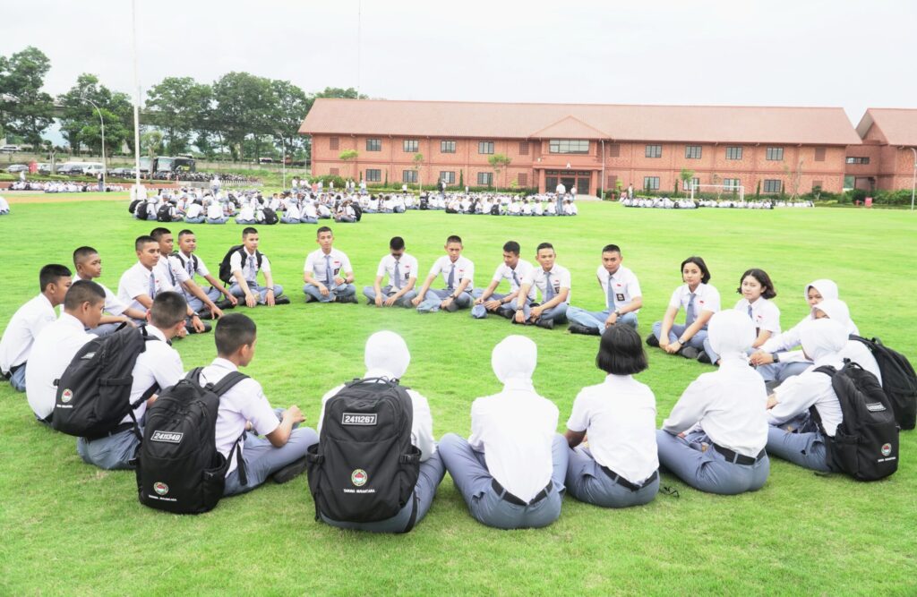 Merajut Kebersamaan, Tradisi Keluarga Asuh Tanamkan Kepedulian di SMA TN Cimahi